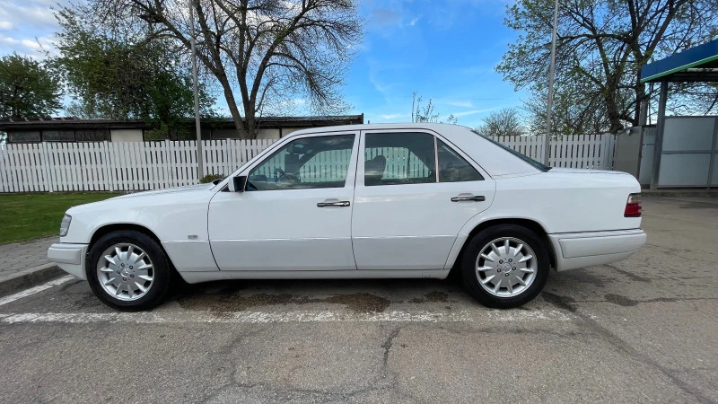 Mercedes-Benz 124 (E200), снимка 5 - Автомобили и джипове - 47279821