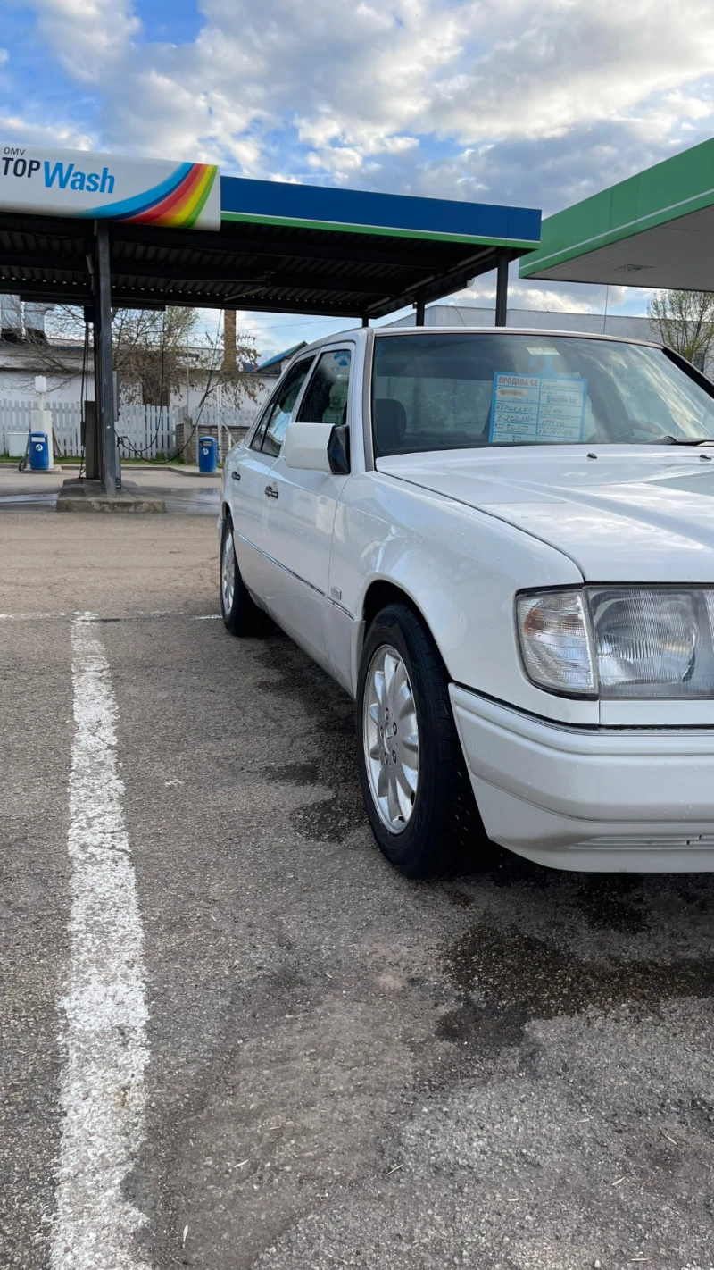 Mercedes-Benz 124 (E200), снимка 2 - Автомобили и джипове - 47279821