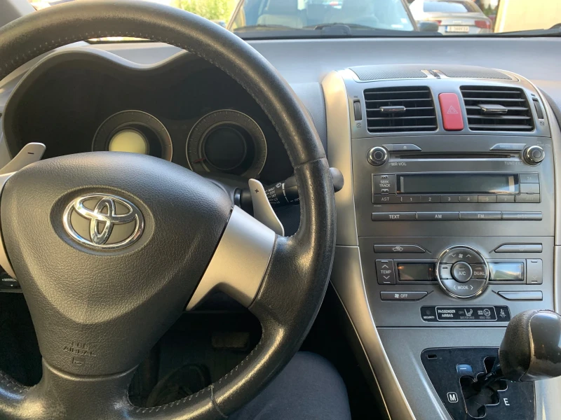 Toyota Auris, снимка 9 - Автомобили и джипове - 46320872