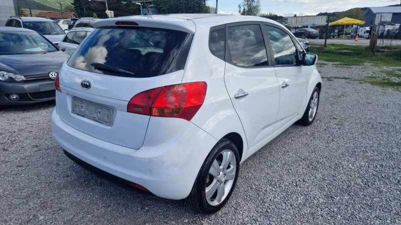 Kia Venga 1.6 CRDi Full, снимка 9 - Автомобили и джипове - 48817361