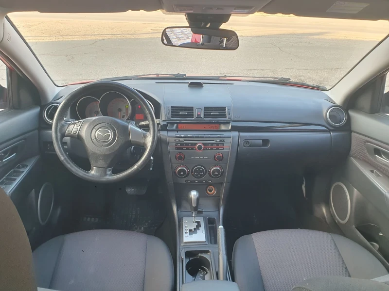 Mazda 3 1, 6 benzin 105hp Перфектна, няма ръжди!, снимка 13 - Автомобили и джипове - 49231464