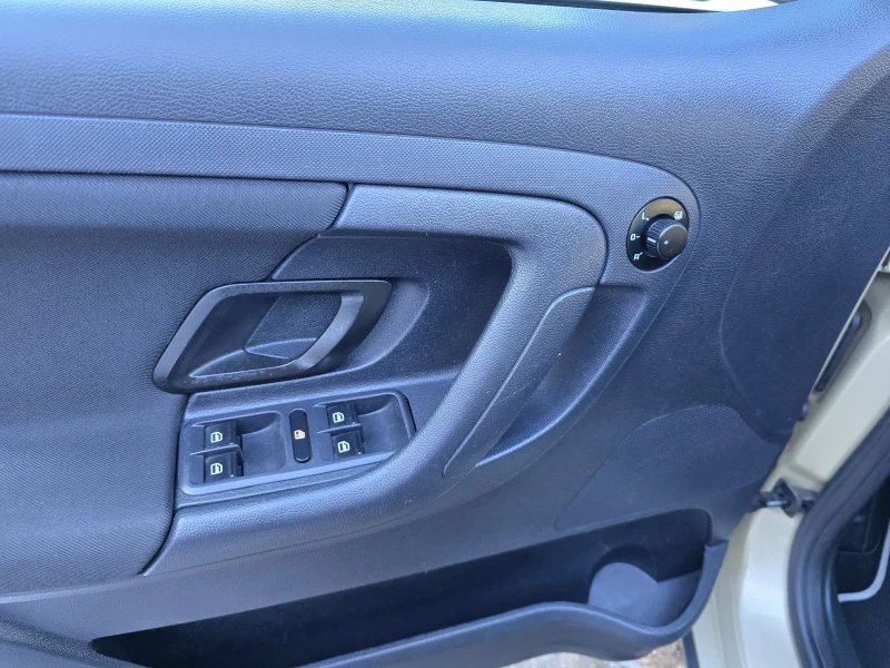 Skoda Fabia SCOUT 1.2tsi, снимка 10 - Автомобили и джипове - 51389206