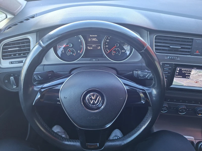 VW Golf 1.2TSI, бензин, ТОП, снимка 11 - Автомобили и джипове - 52176229
