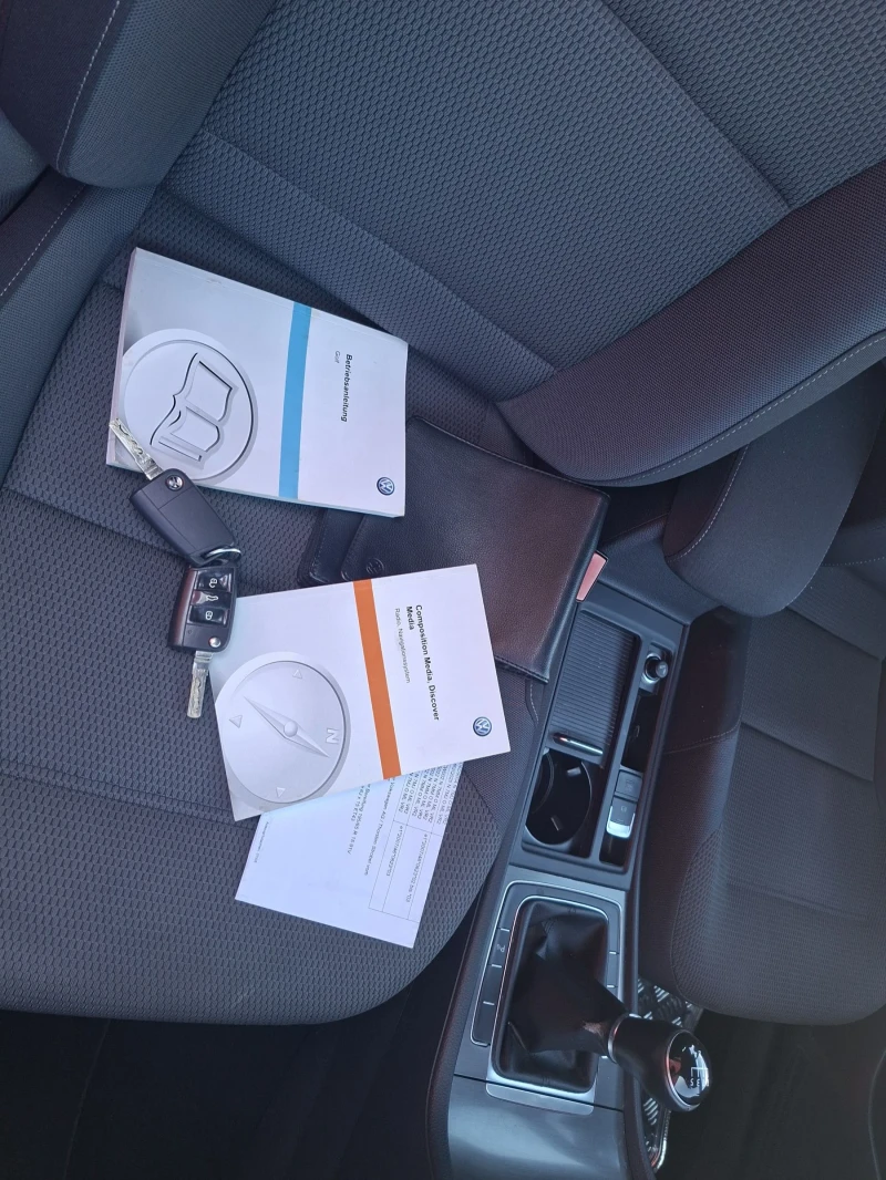 VW Golf 1.2TSI, бензин, ТОП, снимка 17 - Автомобили и джипове - 52176229