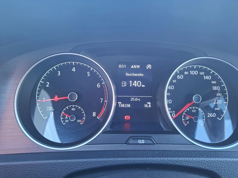 VW Golf 1.2TSI, бензин, ТОП, снимка 10 - Автомобили и джипове - 52176229