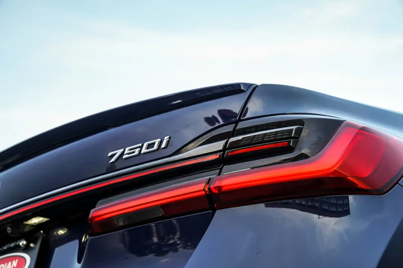 BMW 750 Мpack, B&W, HDU, MАСАЖИ, ОБДУХВАНЕ, ВАККУМ, ЩОРИ, , снимка 8 - Автомобили и джипове - 52550887