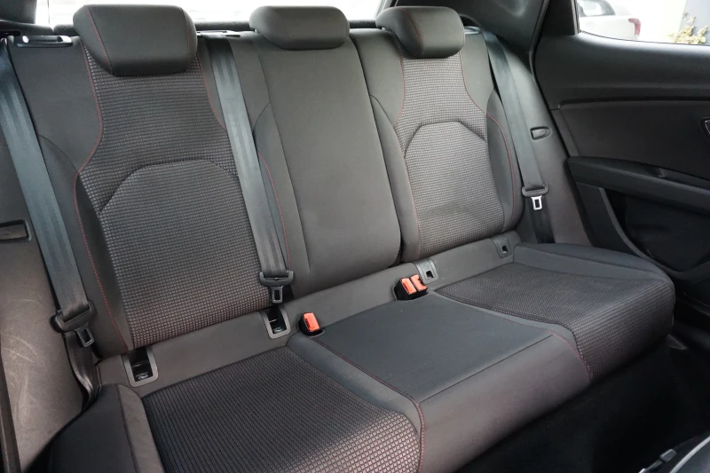 Seat Leon FR/1.5TGI/Автоматик/LED/Нави/Камера/ACC/KEYLESS, снимка 10 - Автомобили и джипове - 52628124