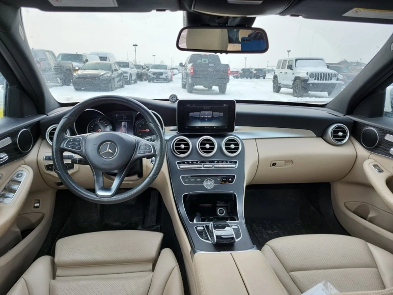 Mercedes-Benz C 300 * 4MATIC * PANORAMA * AMG * KEYLESS * CARFAX, снимка 10 - Автомобили и джипове - 53429115