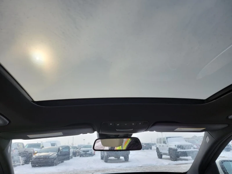 Mercedes-Benz C 300 * 4MATIC * PANORAMA * AMG * KEYLESS * CARFAX, снимка 11 - Автомобили и джипове - 53429115