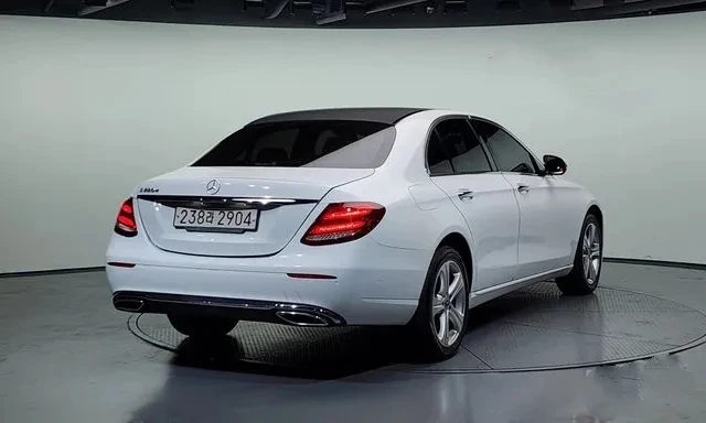 Mercedes-Benz E 220  - изображение 2