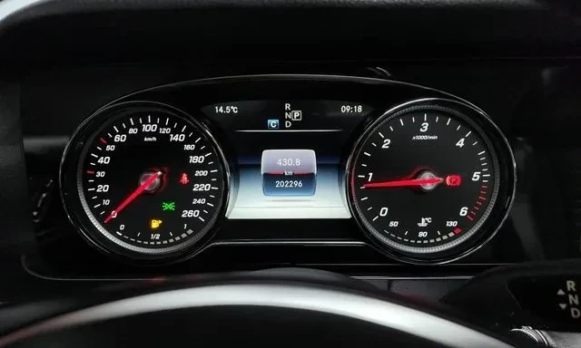 Mercedes-Benz E 220  - изображение 7