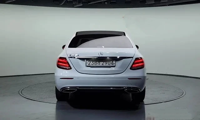 Mercedes-Benz E 220  - изображение 4