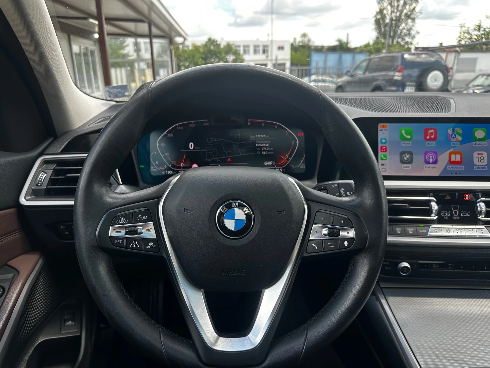 BMW 320 d X-drive 190кс КАТО НОВО - изображение 10