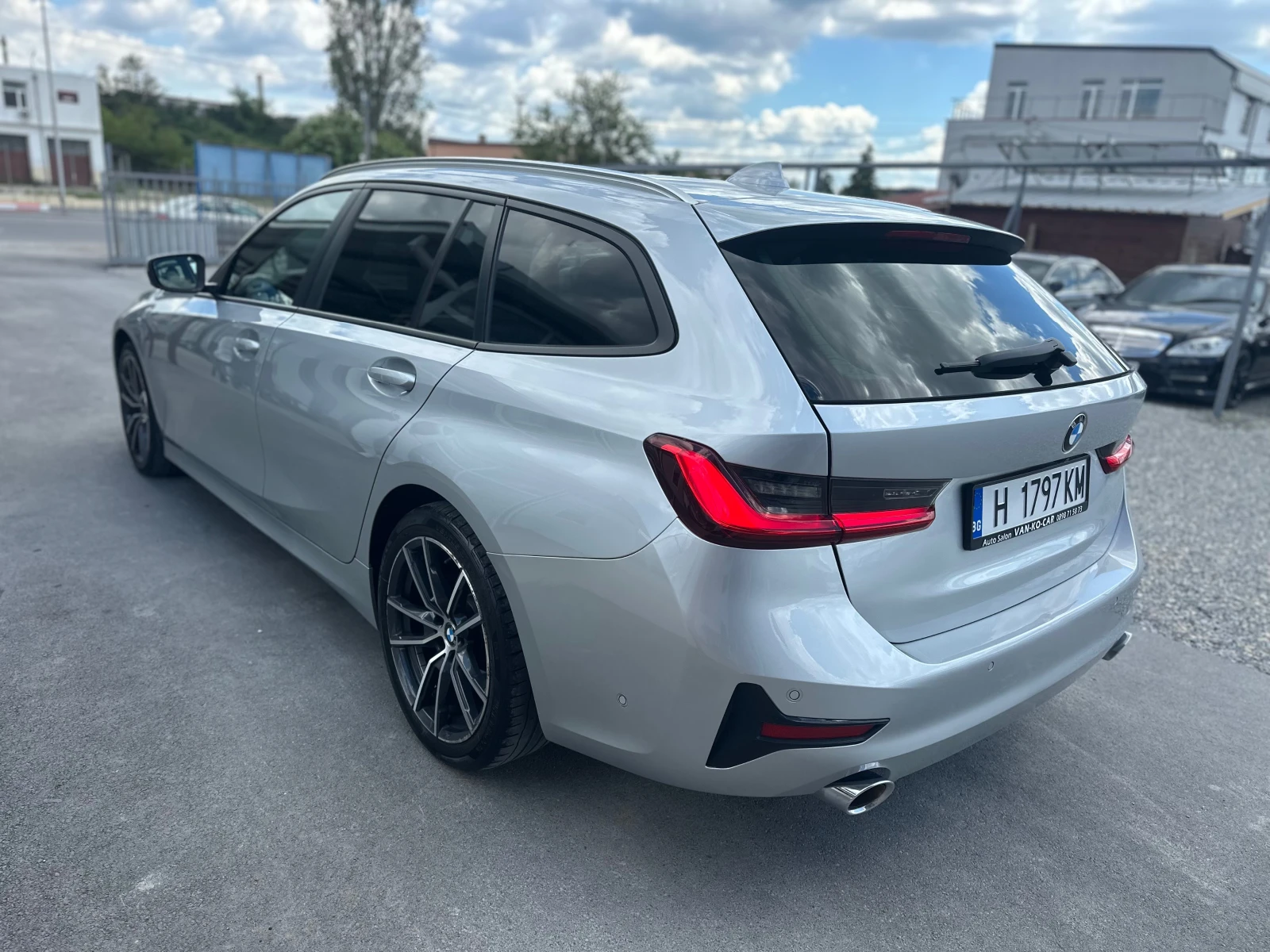 BMW 320 d X-drive 190кс КАТО НОВО - изображение 3