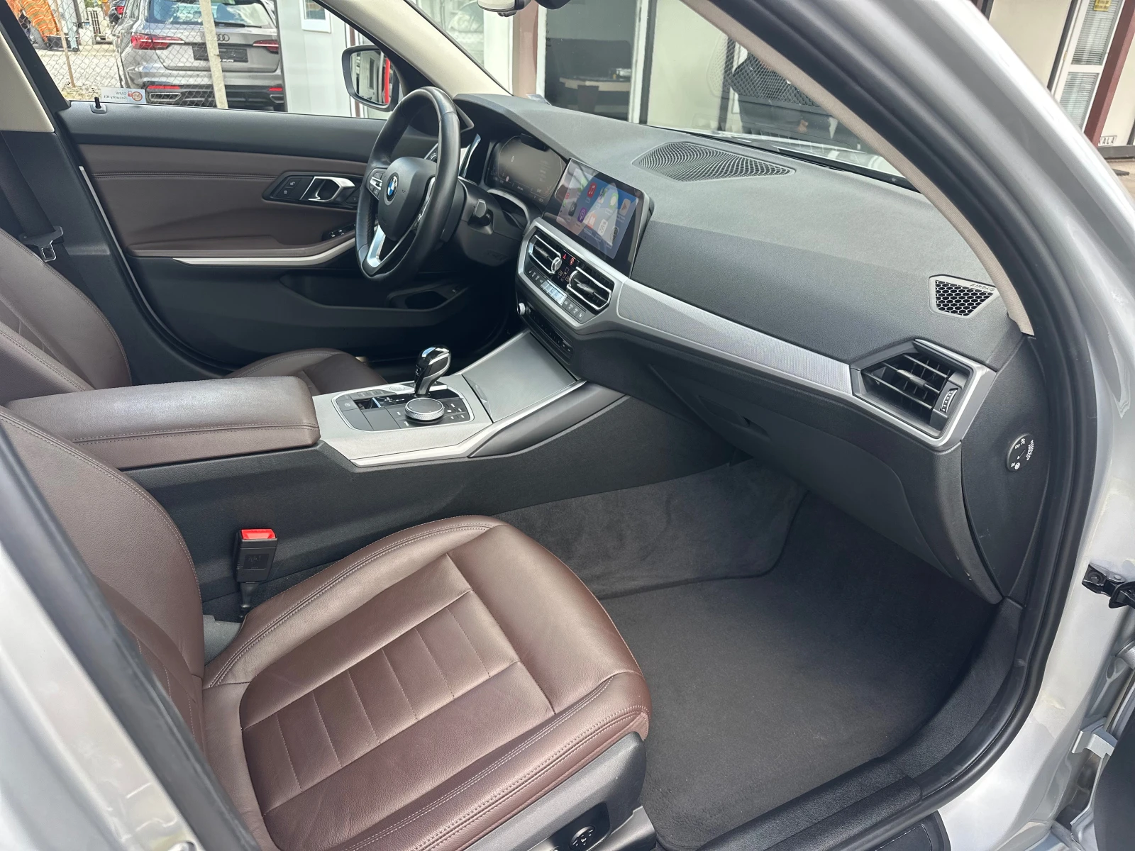 BMW 320 d X-drive 190кс КАТО НОВО - изображение 7