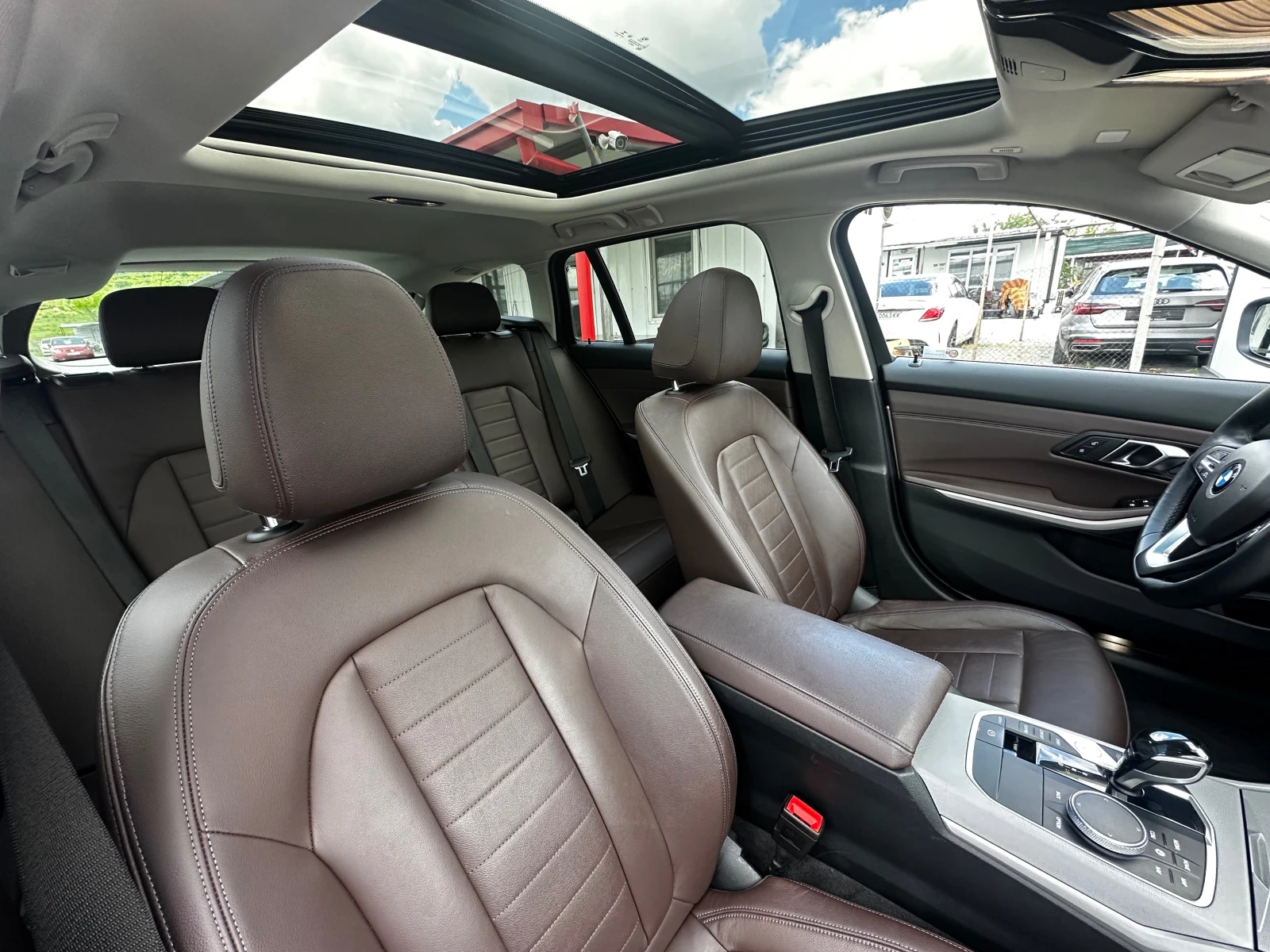 BMW 320 d X-drive 190кс КАТО НОВО - изображение 8