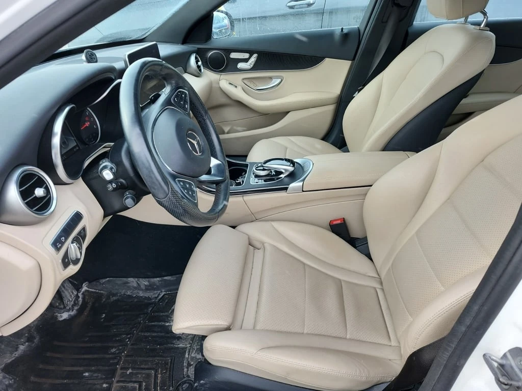 Mercedes-Benz C 300 * 4MATIC * PANORAMA * AMG * KEYLESS * CARFAX - изображение 5