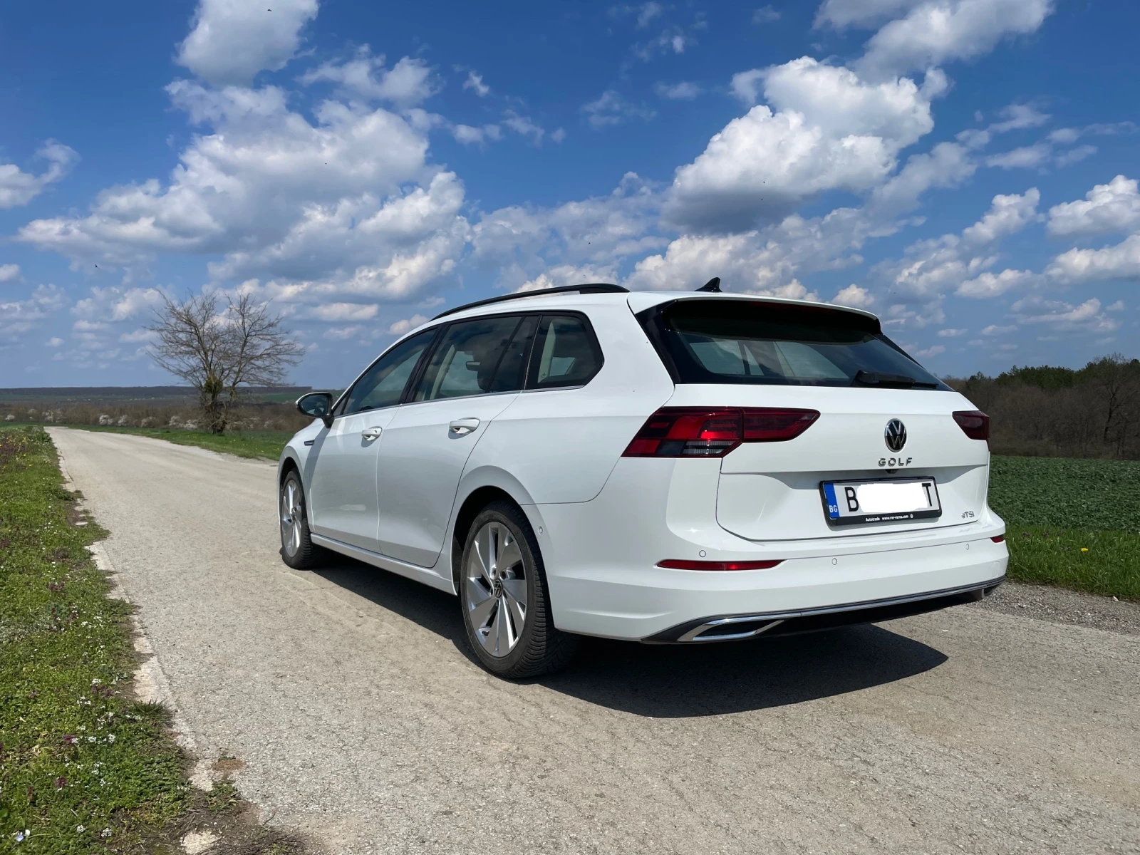 VW Golf  VW Golf 8 1.5 eTSI DSG 2023 | 26200 км , снимка 2 - Автомобили и джипове - 55710792