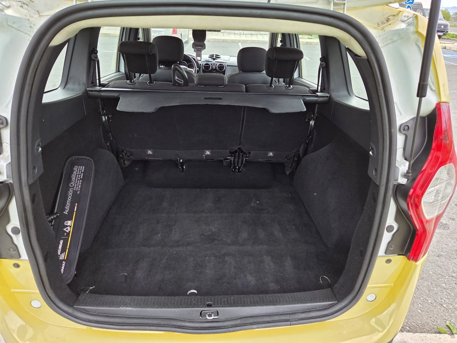 Dacia Lodgy 1.6 Фабрична газ (2019), снимка 12 - Автомобили и джипове - 54127969