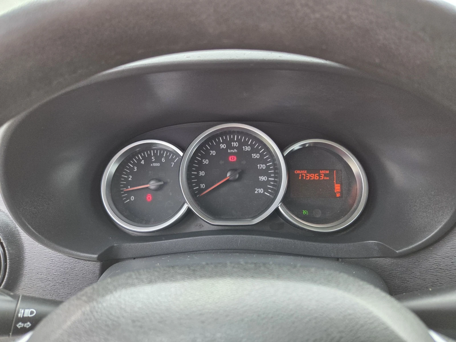 Dacia Lodgy 1.6 Фабрична газ (2019), снимка 8 - Автомобили и джипове - 54127969