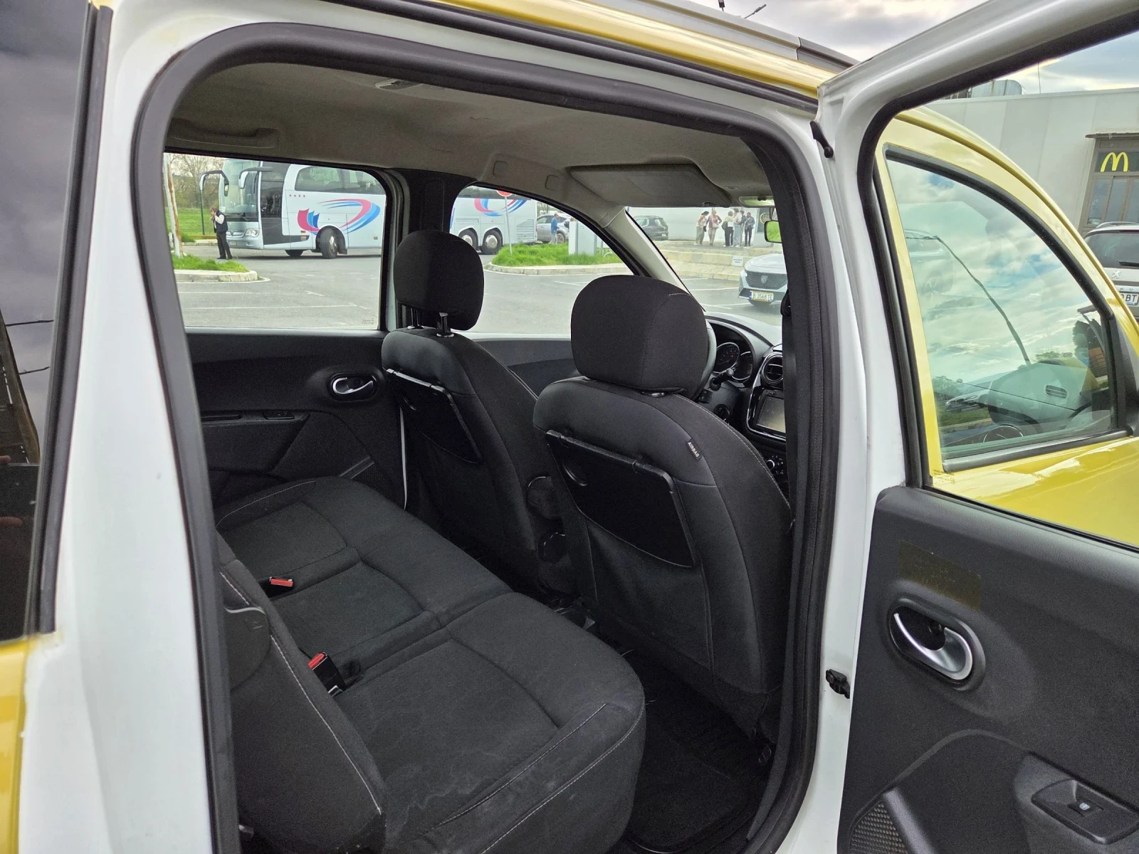 Dacia Lodgy 1.6 Фабрична газ (2019), снимка 6 - Автомобили и джипове - 54127969