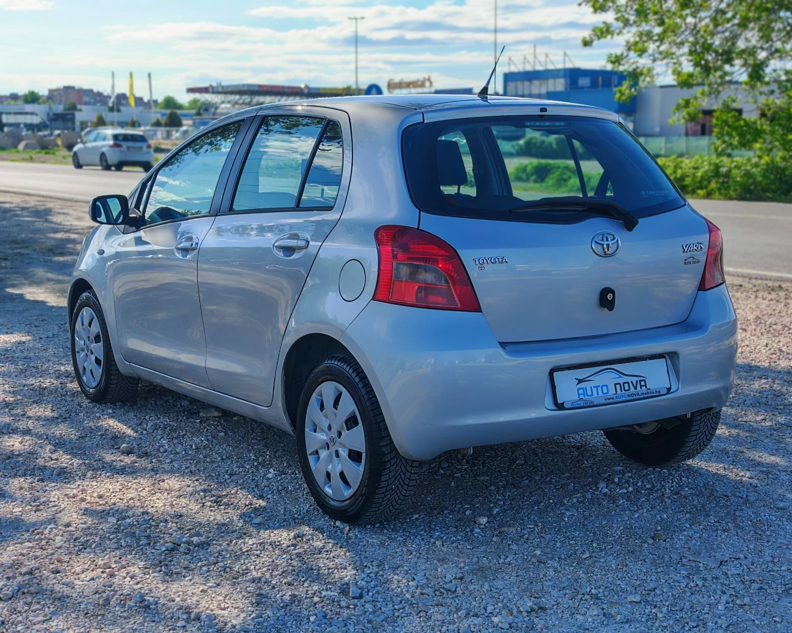 Toyota Yaris 1.3 БЕНЗИН 87 К.С. МНОГО ЗАПАЗЕНА!, снимка 5 - Автомобили и джипове - 54598669
