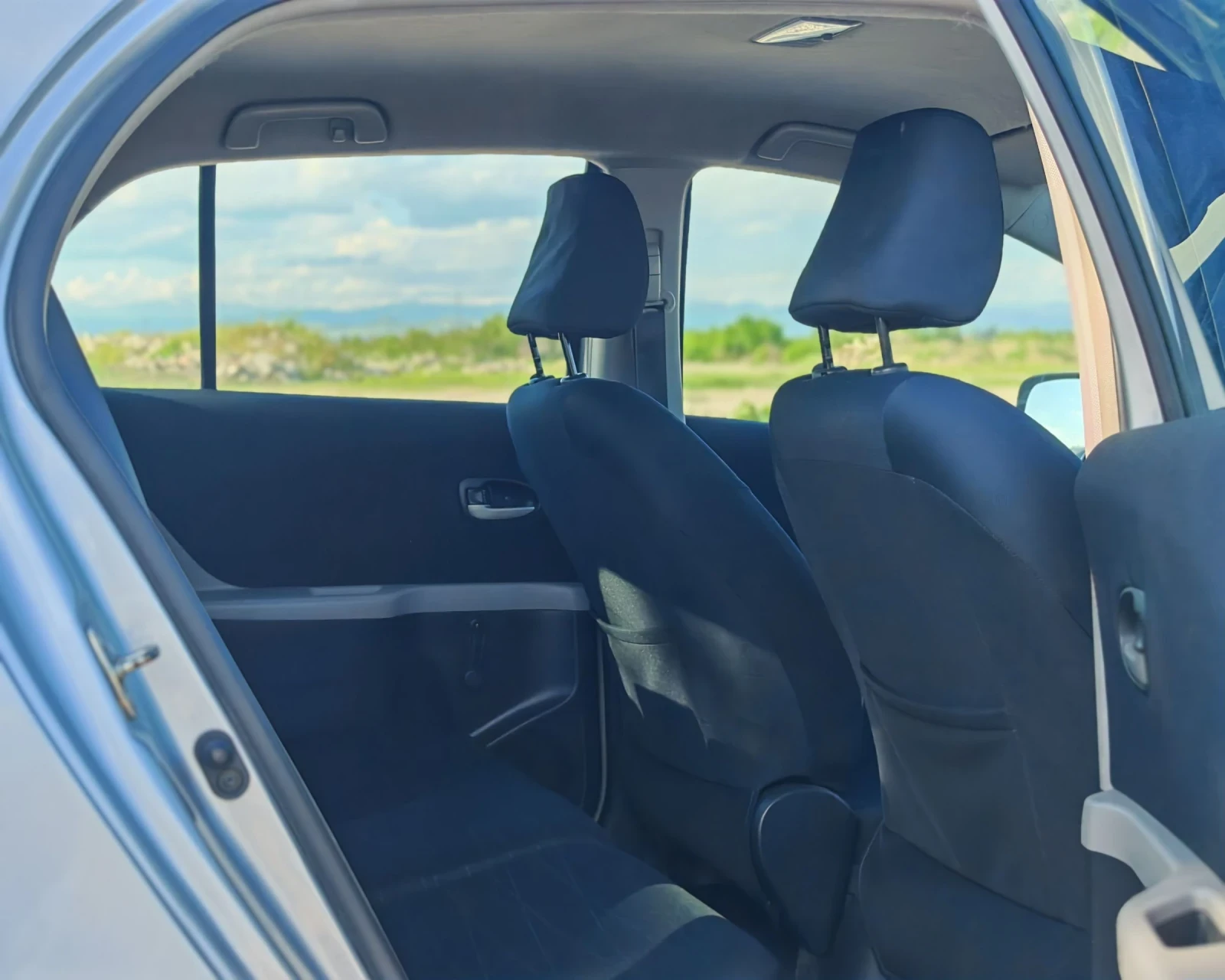 Toyota Yaris 1.3 БЕНЗИН 87 К.С. МНОГО ЗАПАЗЕНА!, снимка 12 - Автомобили и джипове - 54598669
