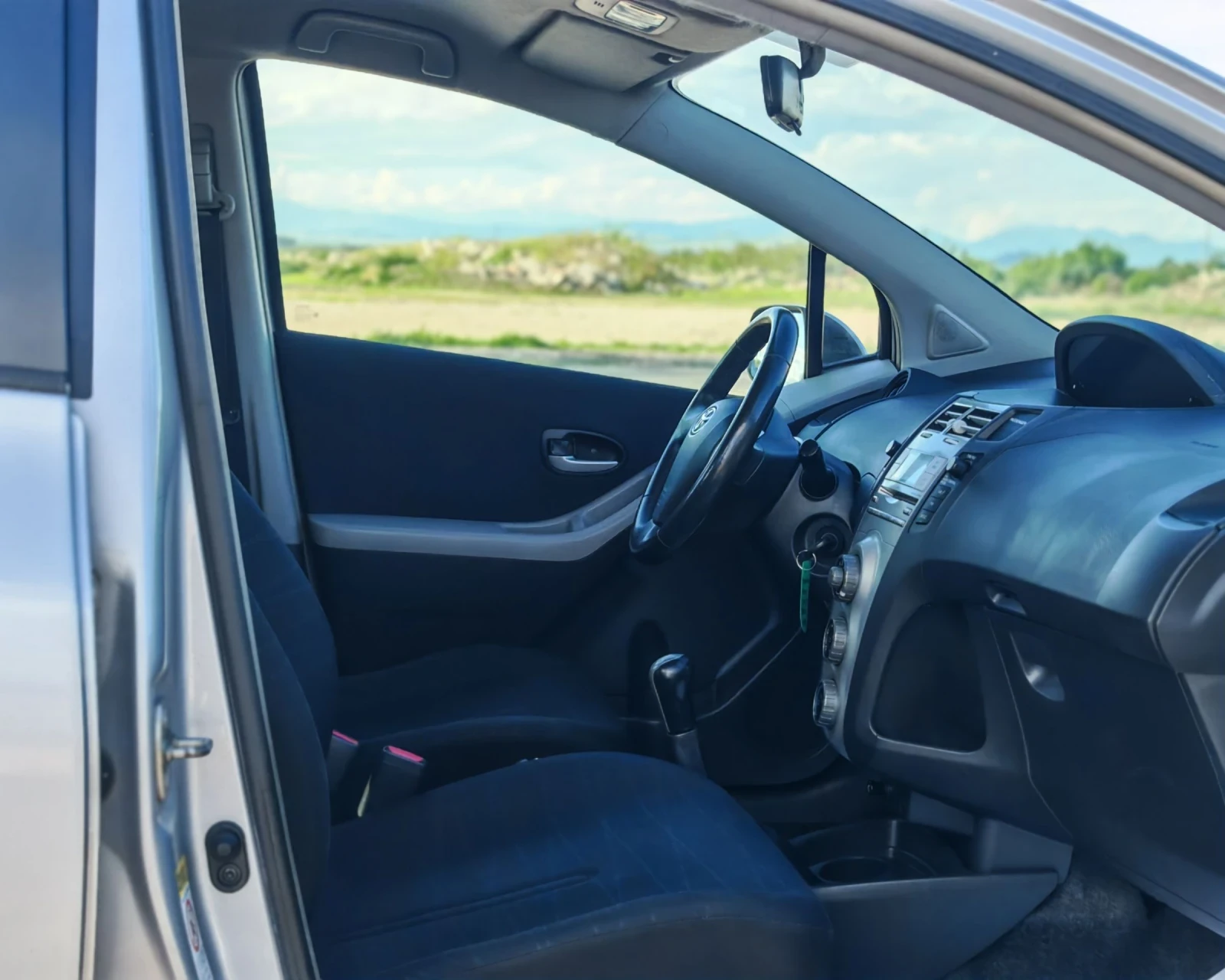 Toyota Yaris 1.3 БЕНЗИН 87 К.С. МНОГО ЗАПАЗЕНА!, снимка 10 - Автомобили и джипове - 54598669