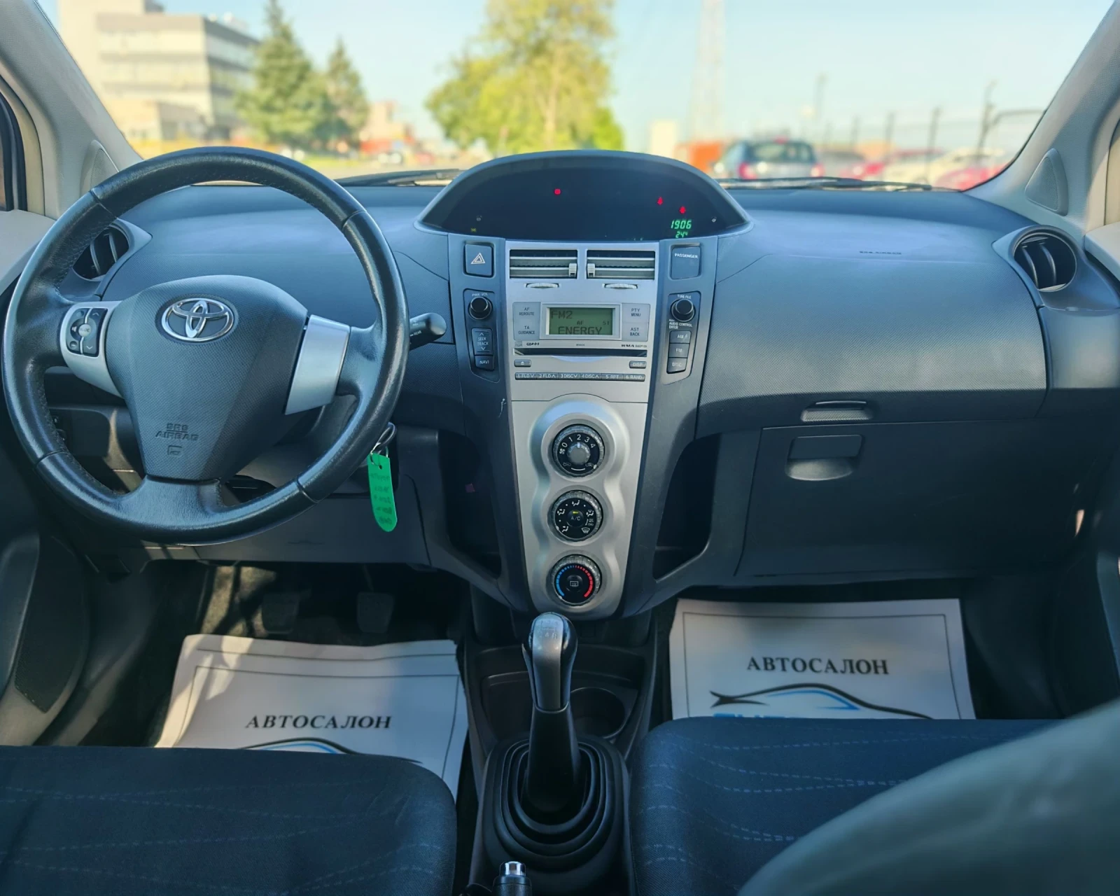 Toyota Yaris 1.3 БЕНЗИН 87 К.С. МНОГО ЗАПАЗЕНА!, снимка 13 - Автомобили и джипове - 54598669