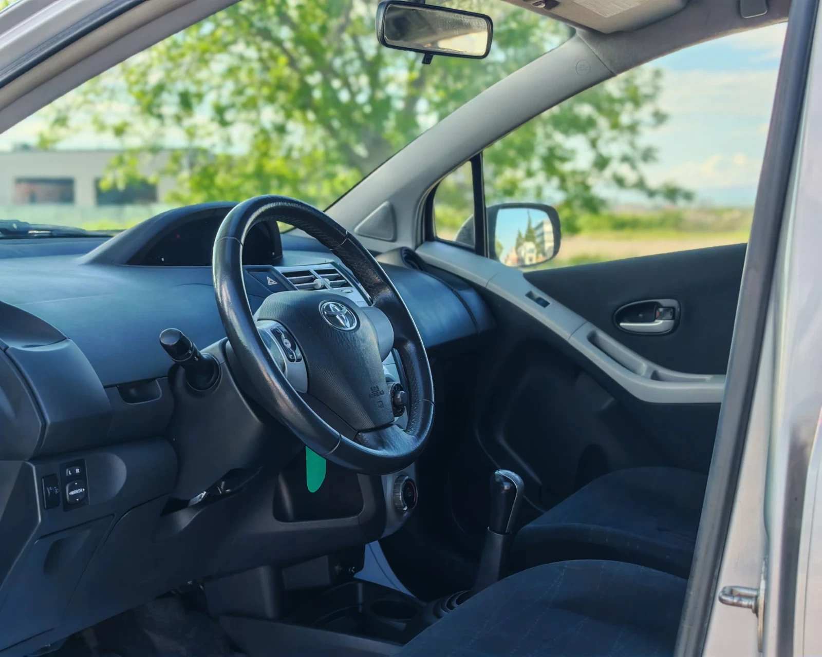 Toyota Yaris 1.3 БЕНЗИН 87 К.С. МНОГО ЗАПАЗЕНА!, снимка 8 - Автомобили и джипове - 54598669