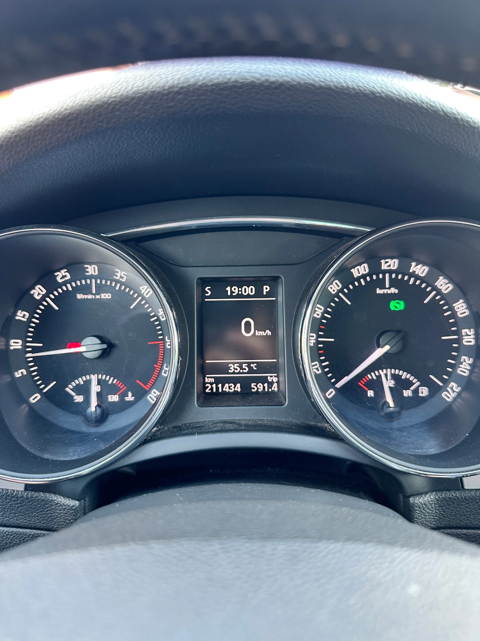 Skoda Superb 2.0 TDI 4x4 DSG, снимка 11 - Автомобили и джипове - 55169363