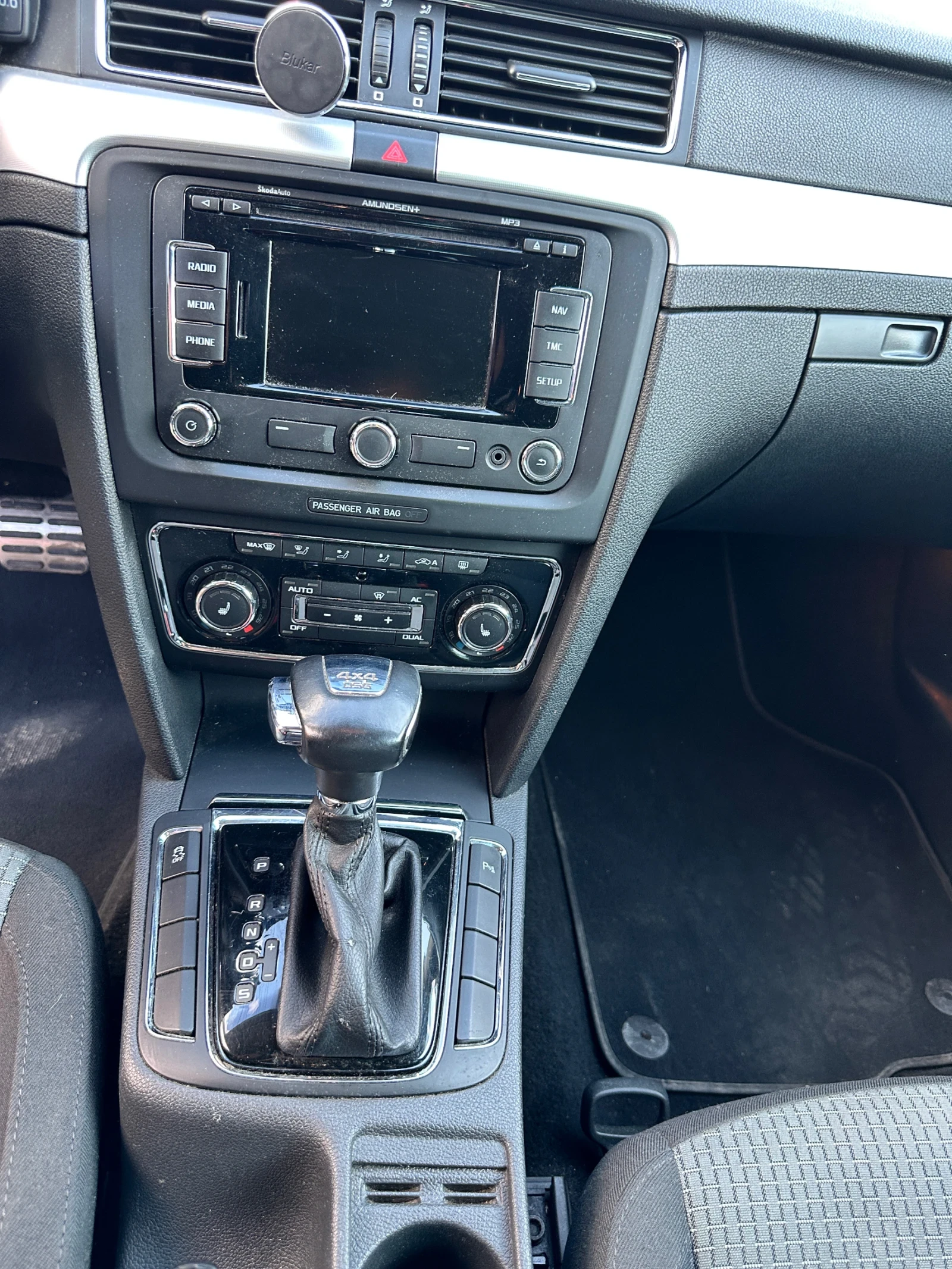 Skoda Superb 2.0 TDI 4x4 DSG, снимка 10 - Автомобили и джипове - 55169363