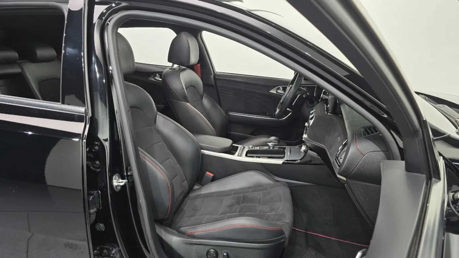 Kia Stinger MEISTER TURBO PACKAGE / 3.3 GT / AWD, снимка 14 - Автомобили и джипове - 55476127