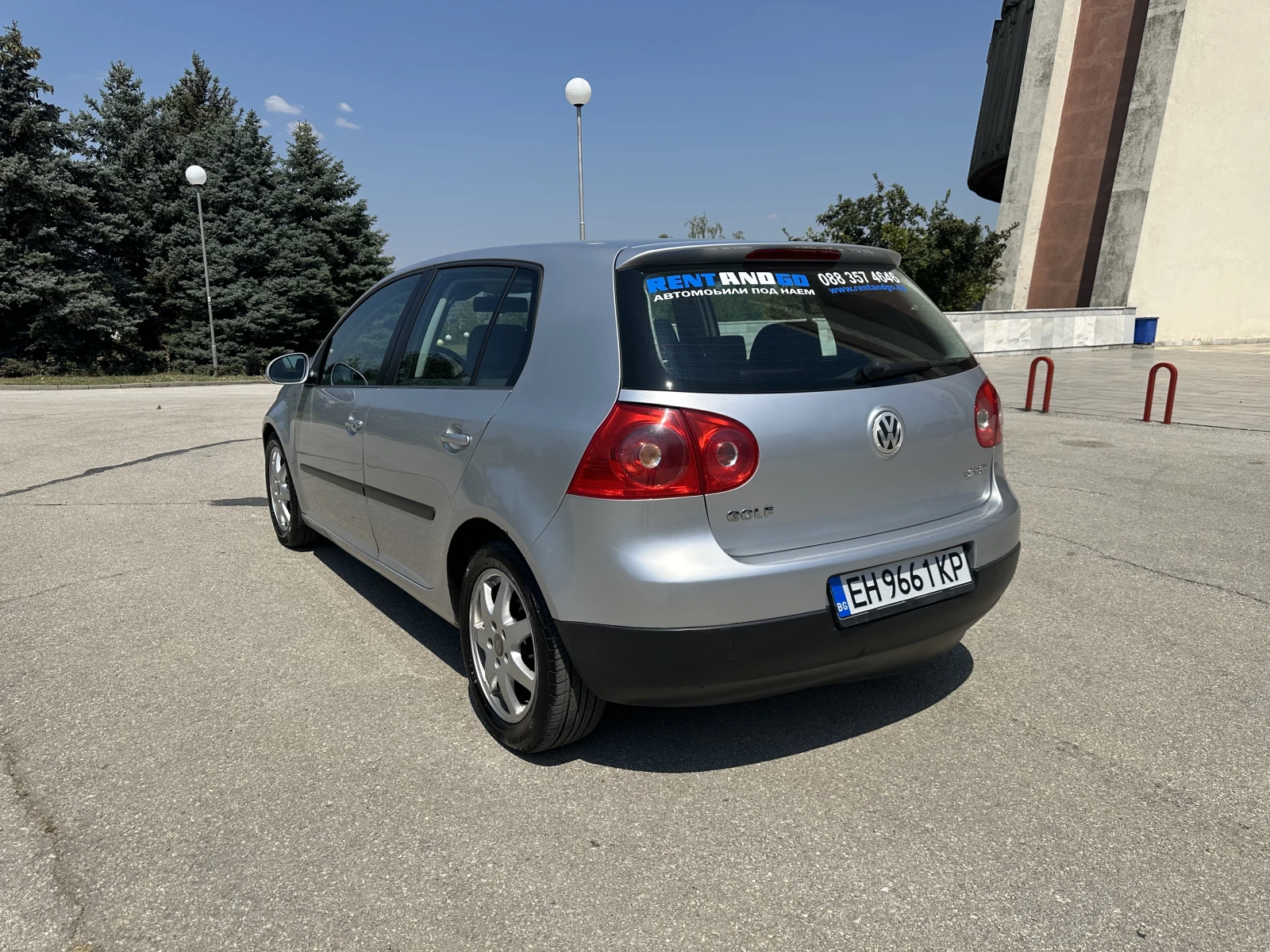 VW Golf 1.6 FSI, снимка 4 - Автомобили и джипове - 55559426