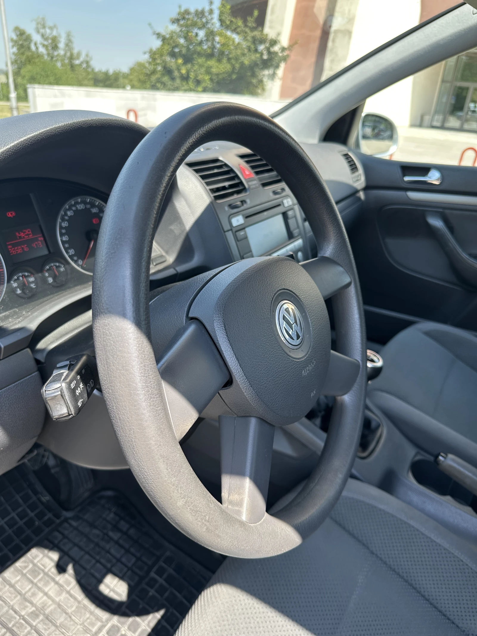 VW Golf 1.6 FSI, снимка 10 - Автомобили и джипове - 55559426