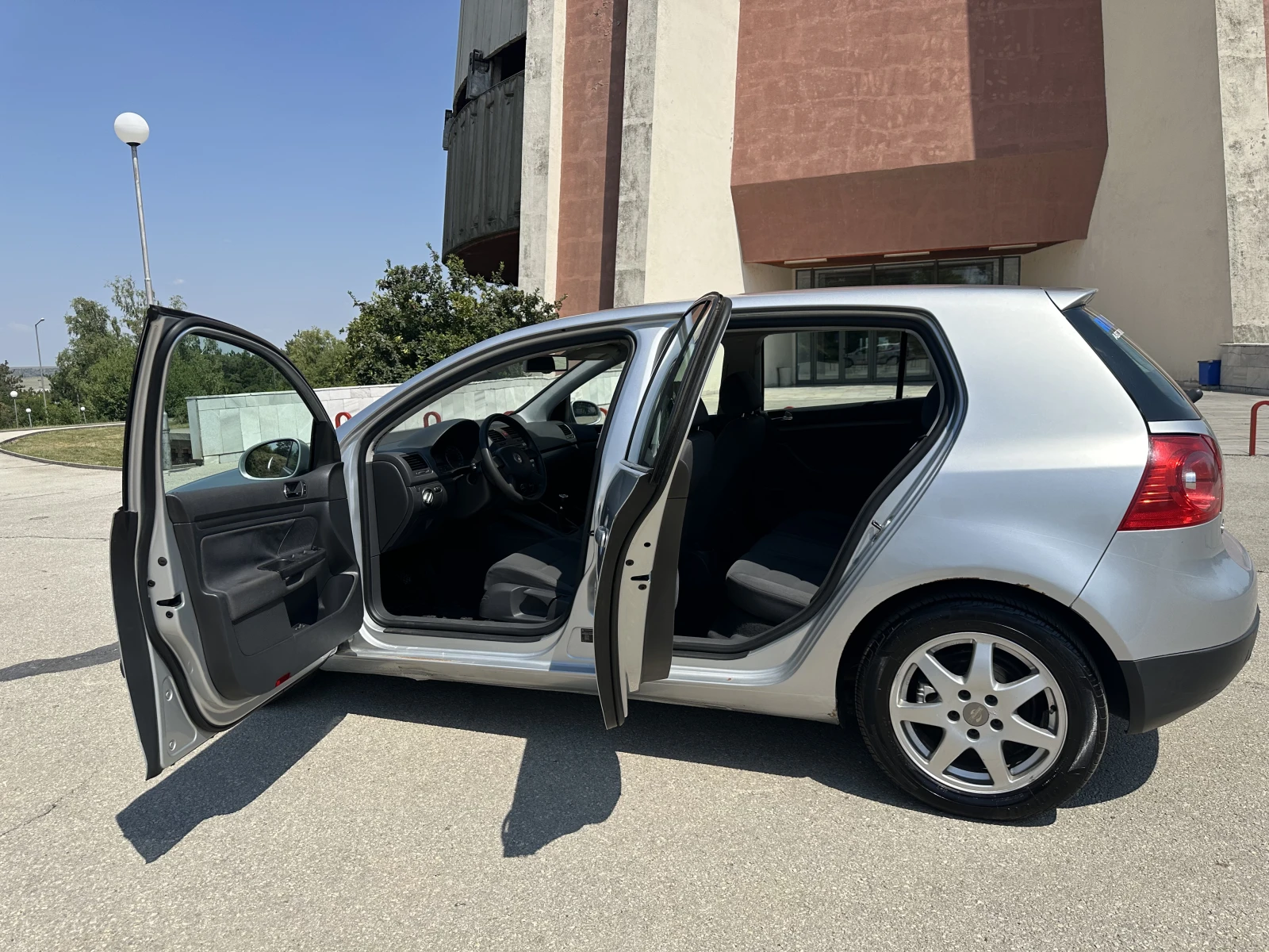 VW Golf 1.6 FSI, снимка 5 - Автомобили и джипове - 55559426
