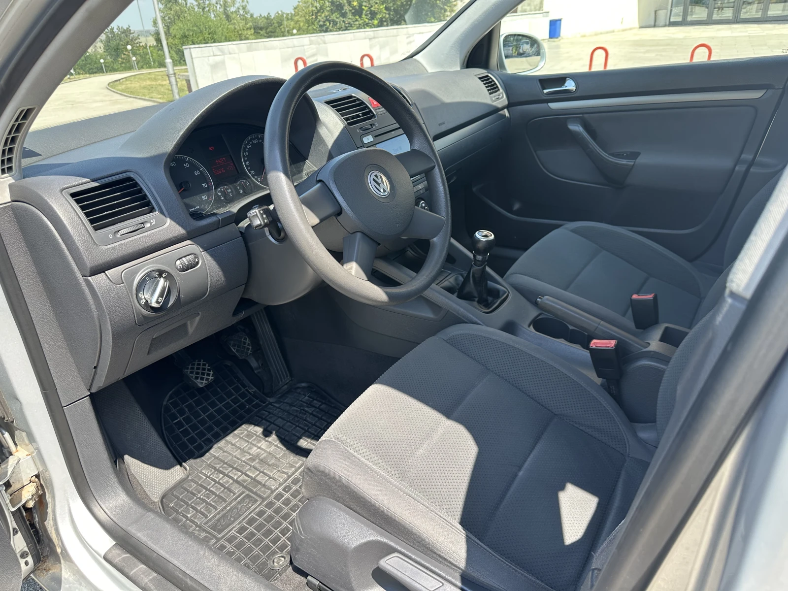 VW Golf 1.6 FSI, снимка 9 - Автомобили и джипове - 55559426
