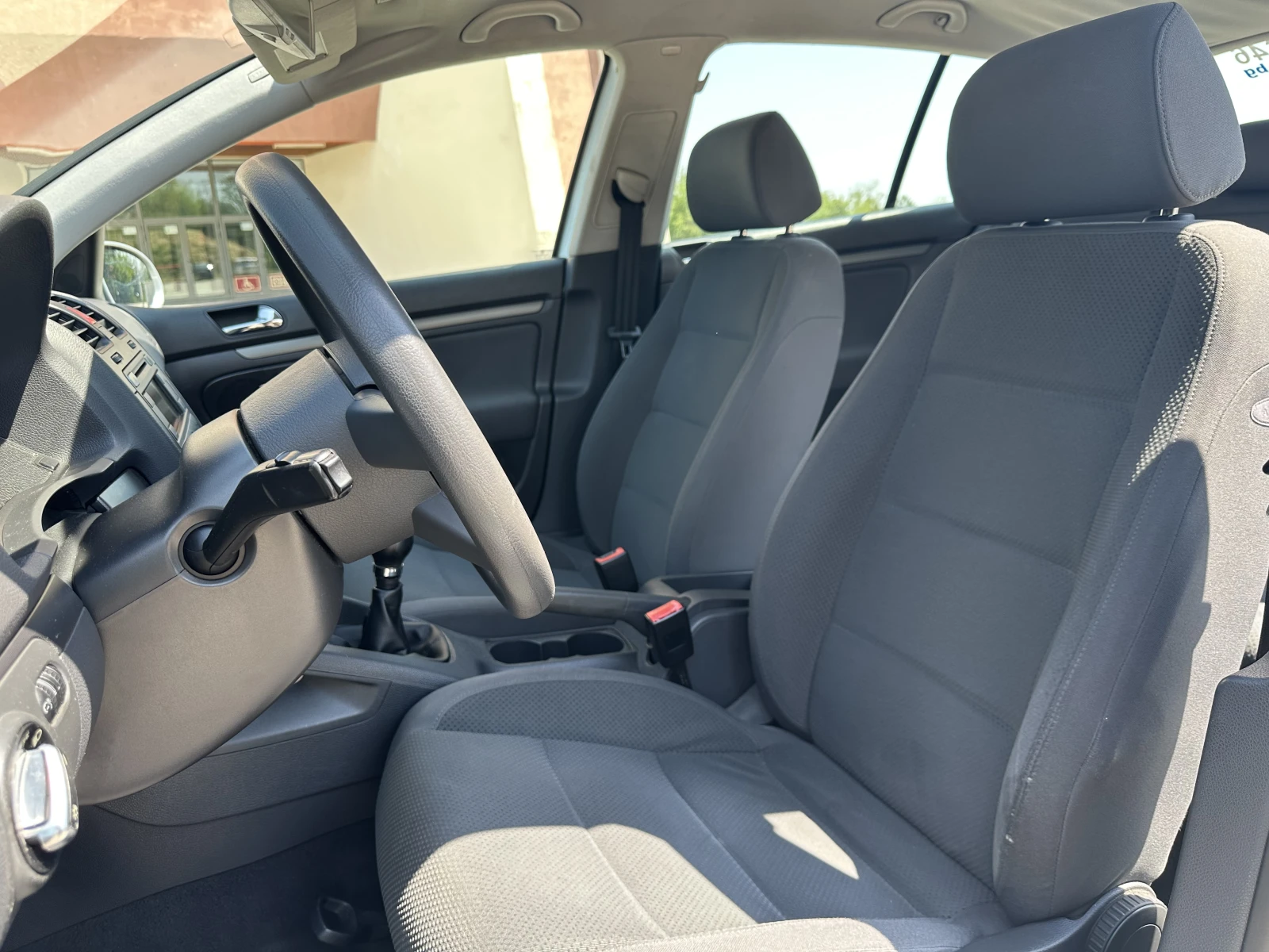 VW Golf 1.6 FSI, снимка 8 - Автомобили и джипове - 55559426