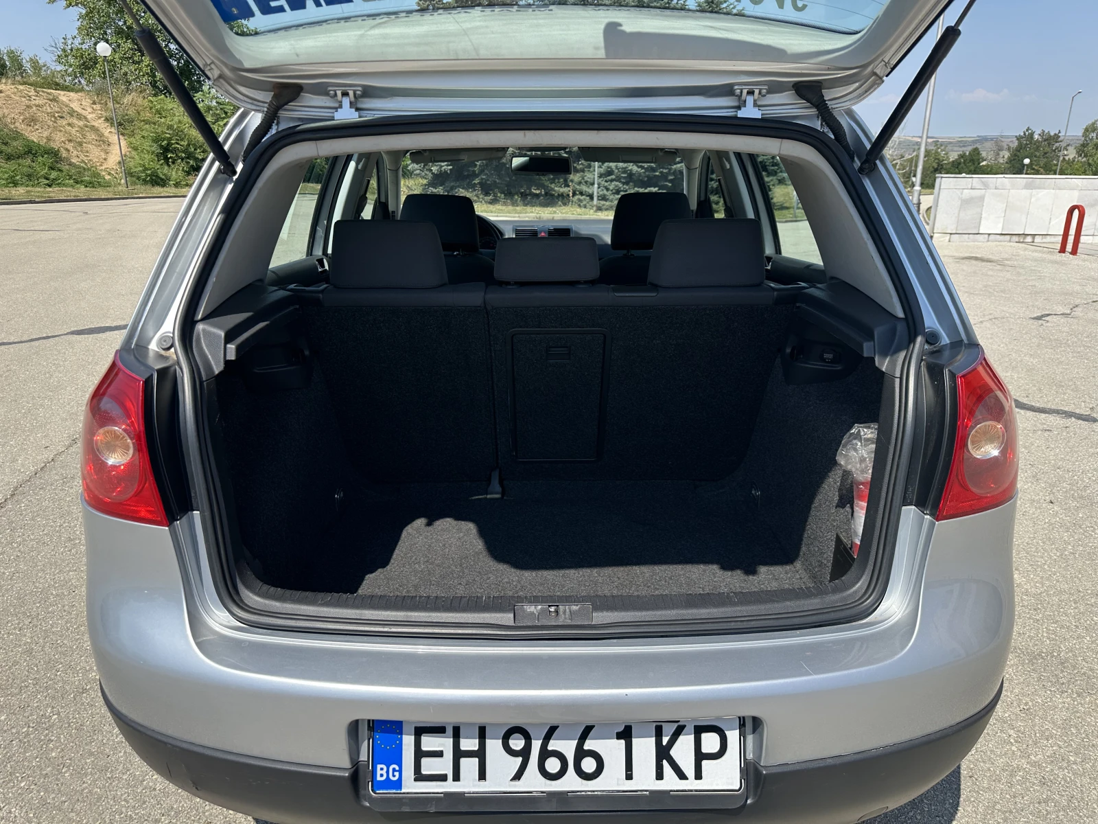 VW Golf 1.6 FSI, снимка 7 - Автомобили и джипове - 55559426