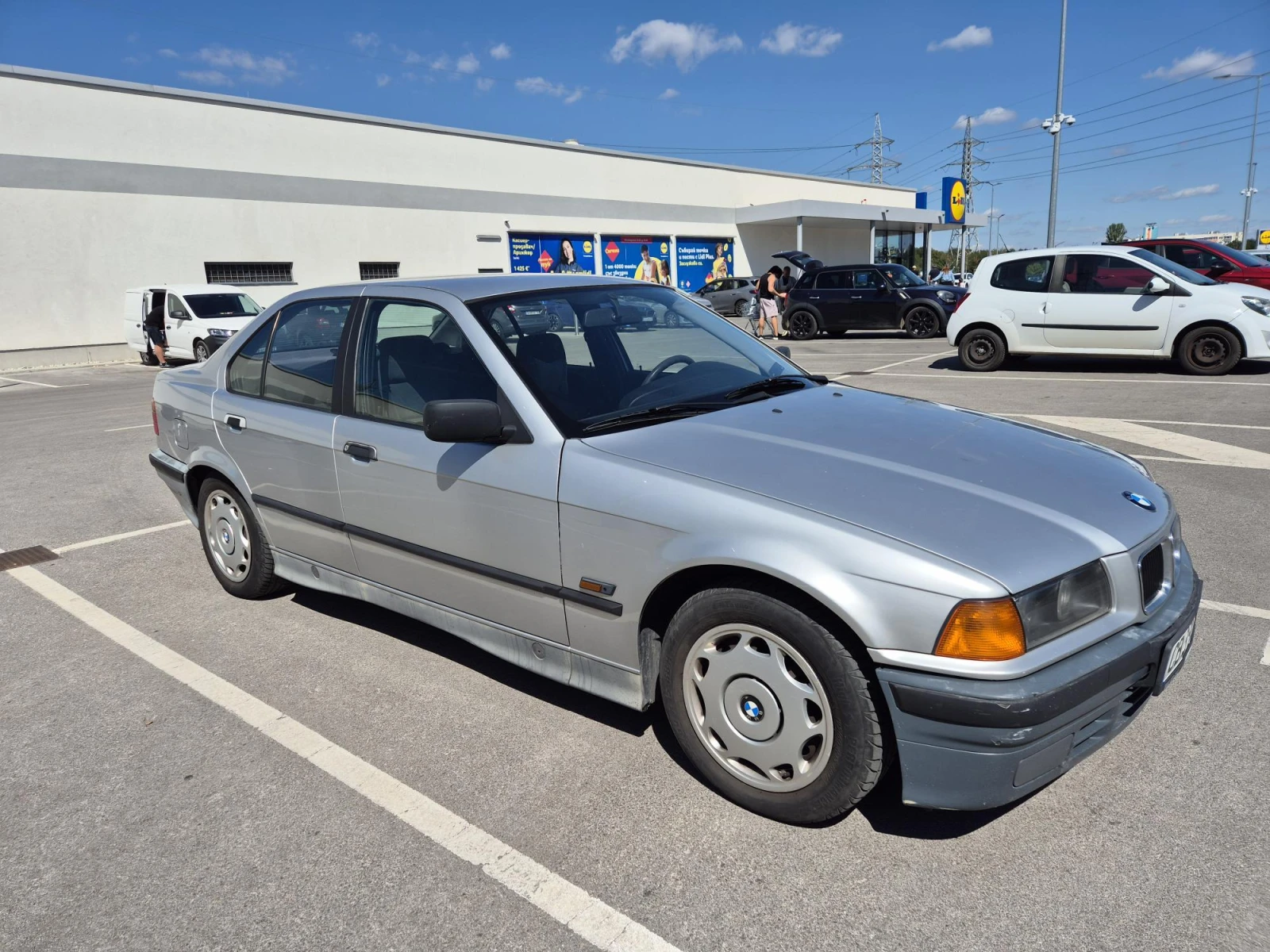 BMW 320, снимка 2 - Автомобили и джипове - 56111475