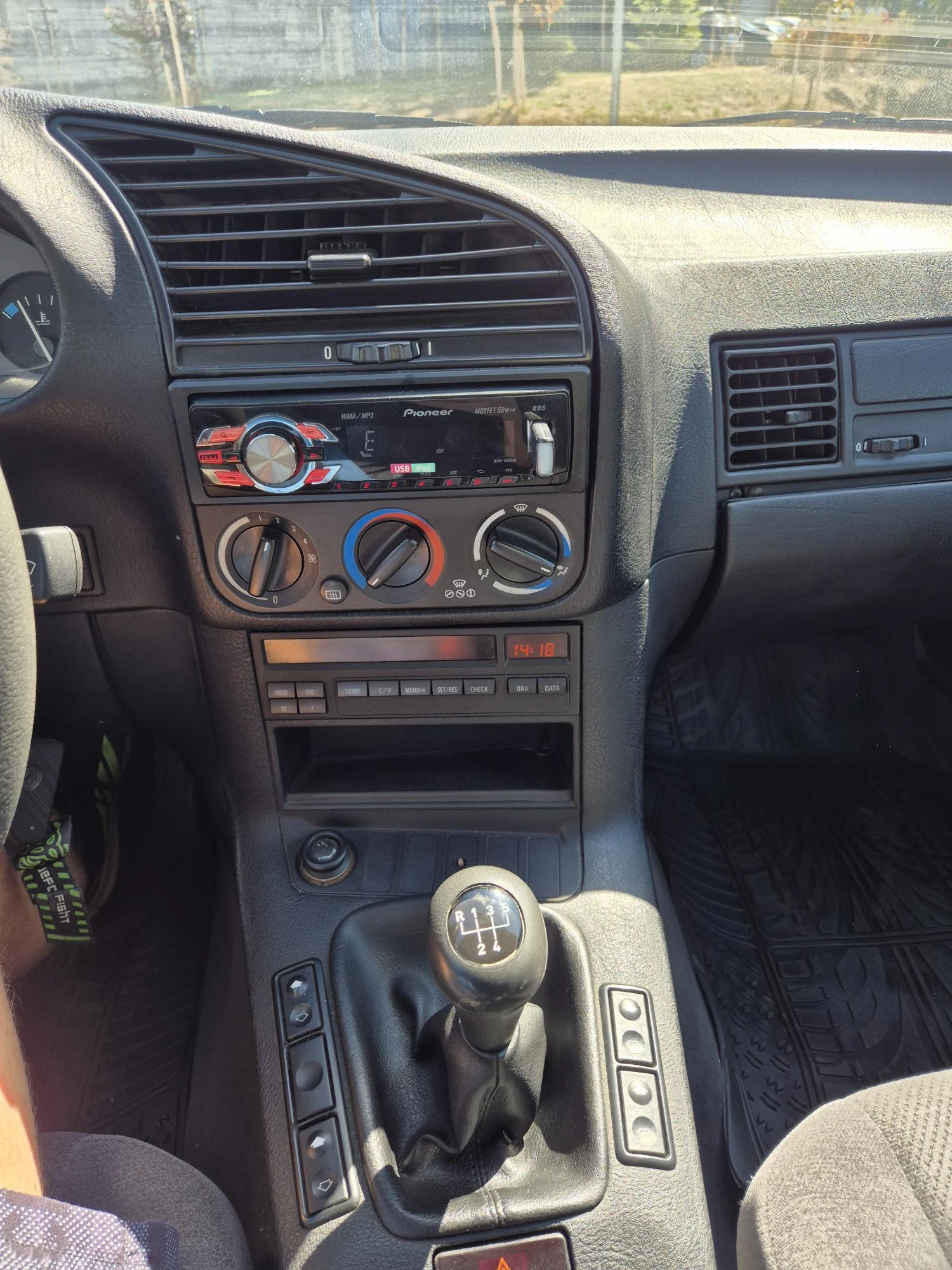 BMW 320, снимка 12 - Автомобили и джипове - 56111475