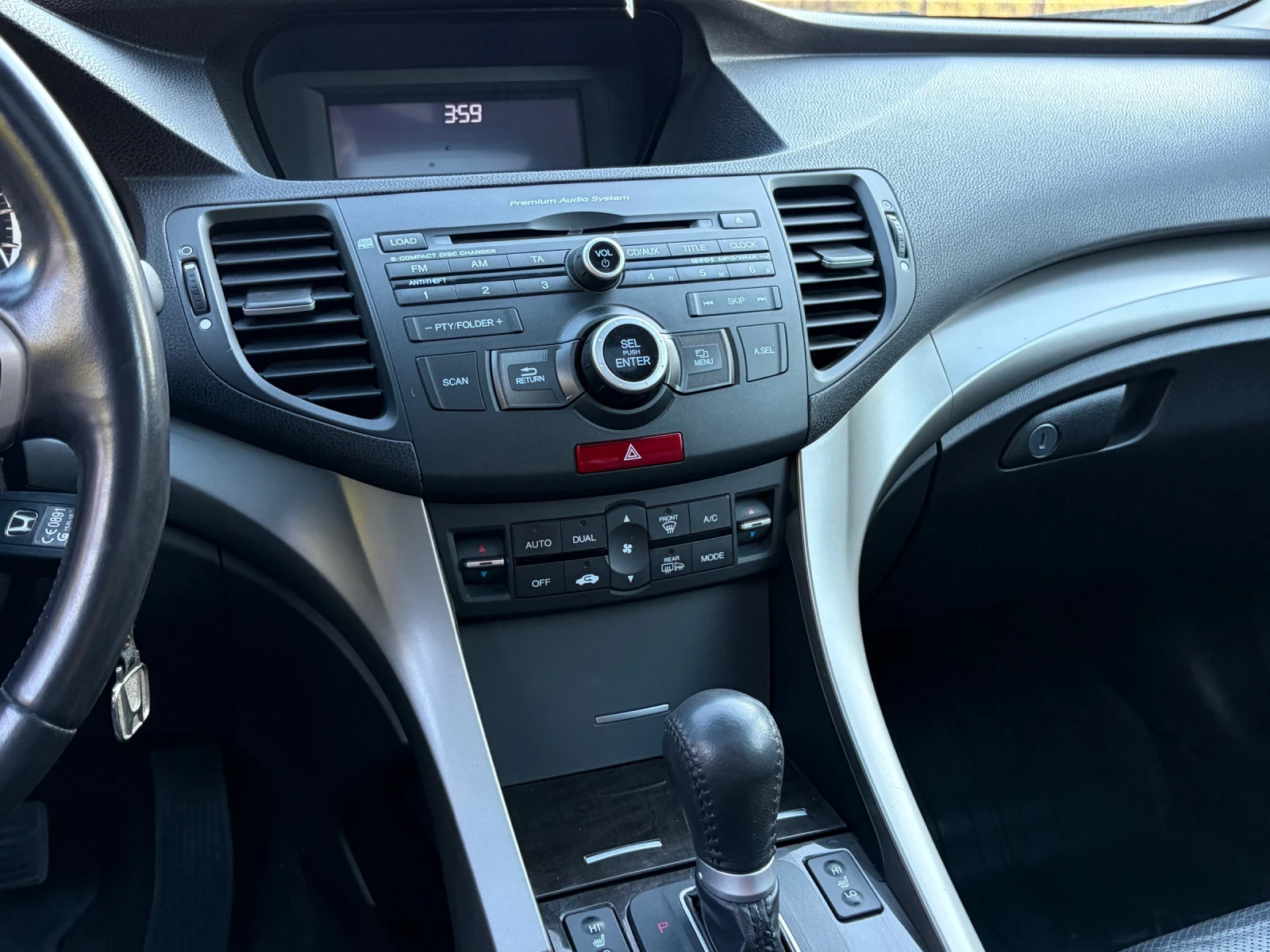 Honda Accord 2.4 i-VTEC, снимка 11 - Автомобили и джипове - 56403148
