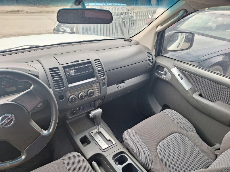 Nissan Navara 2.5Dci 175kc Автоматик, снимка 9 - Автомобили и джипове - 45917842