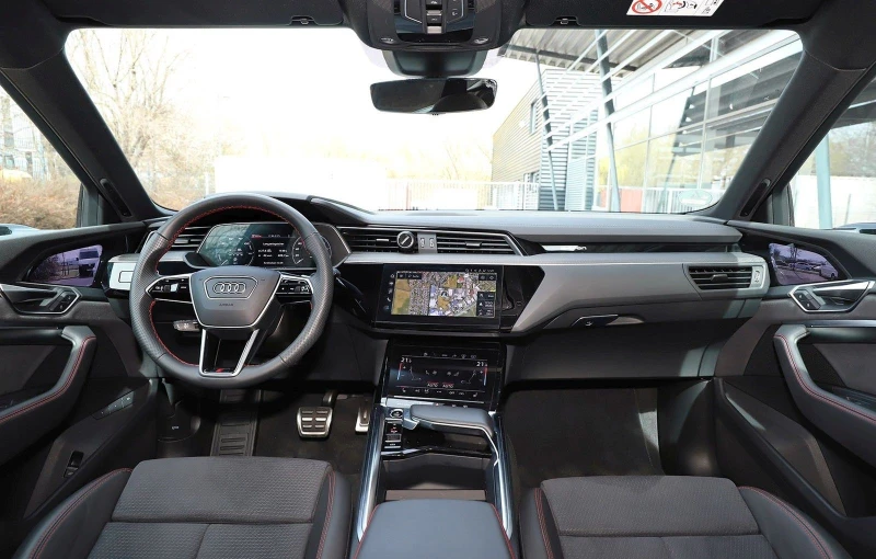 Audi Q8 E-TRON 55/SPORTBACK/S-LINE/PANO/MATRIX/360/CARBON/, снимка 12 - Автомобили и джипове - 47236770