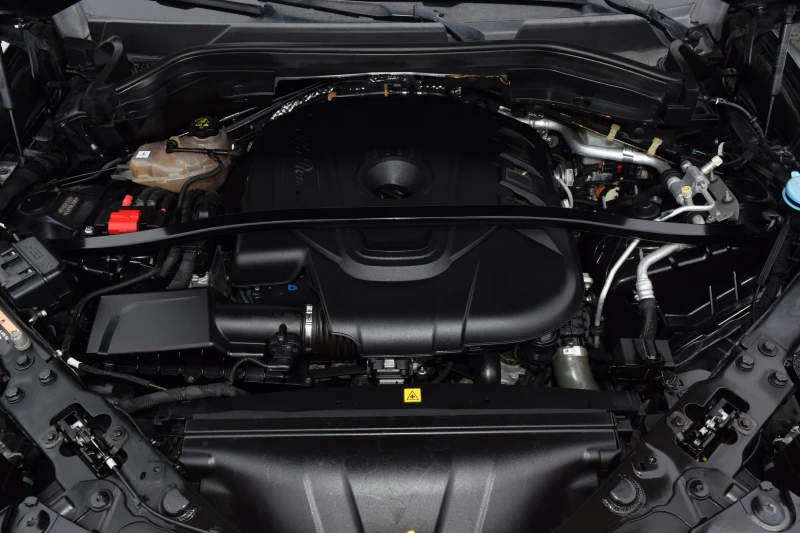 Alfa Romeo Stelvio 2.2D* 180kc* Euro6B* Keyless* Нави* Камера, снимка 15 - Автомобили и джипове - 53232513