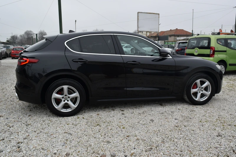 Alfa Romeo Stelvio 2.2D* 180kc* Euro6B* Keyless* Нави* Камера, снимка 8 - Автомобили и джипове - 53232513