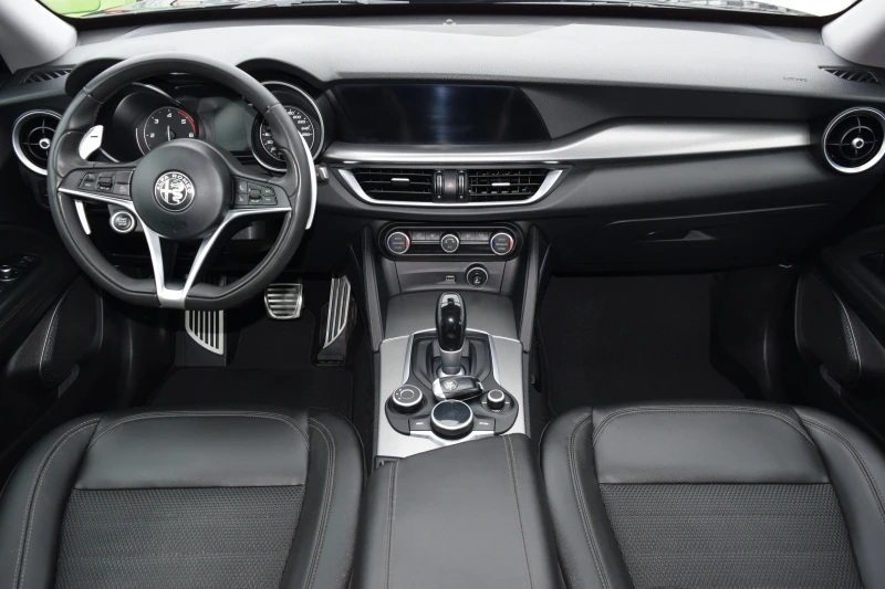 Alfa Romeo Stelvio 2.2D* 180kc* Euro6B* Keyless* Нави* Камера, снимка 11 - Автомобили и джипове - 53232513