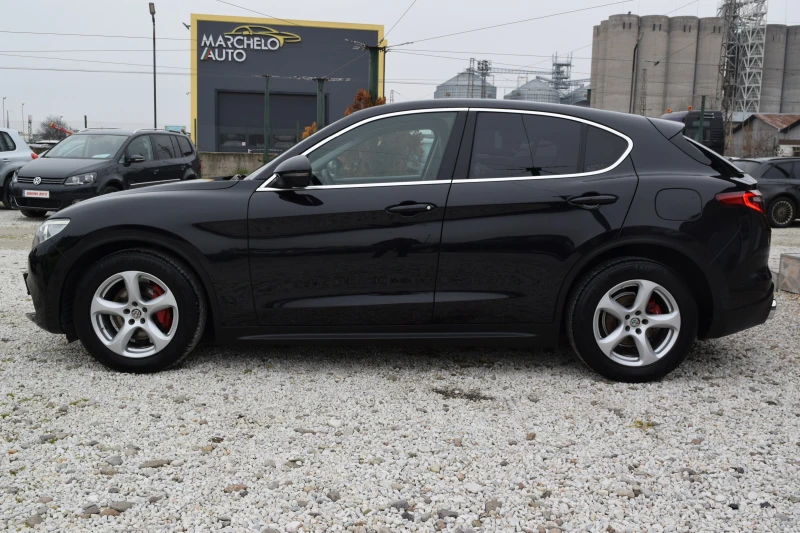 Alfa Romeo Stelvio 2.2D* 180kc* Euro6B* Keyless* Нави* Камера, снимка 4 - Автомобили и джипове - 53232513