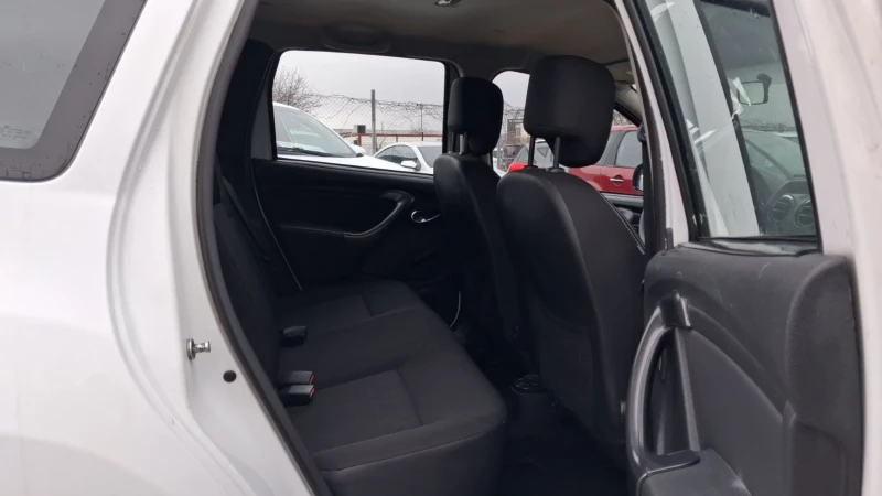Dacia Duster 1.6i - LPG - NAVI, снимка 10 - Автомобили и джипове - 53571878