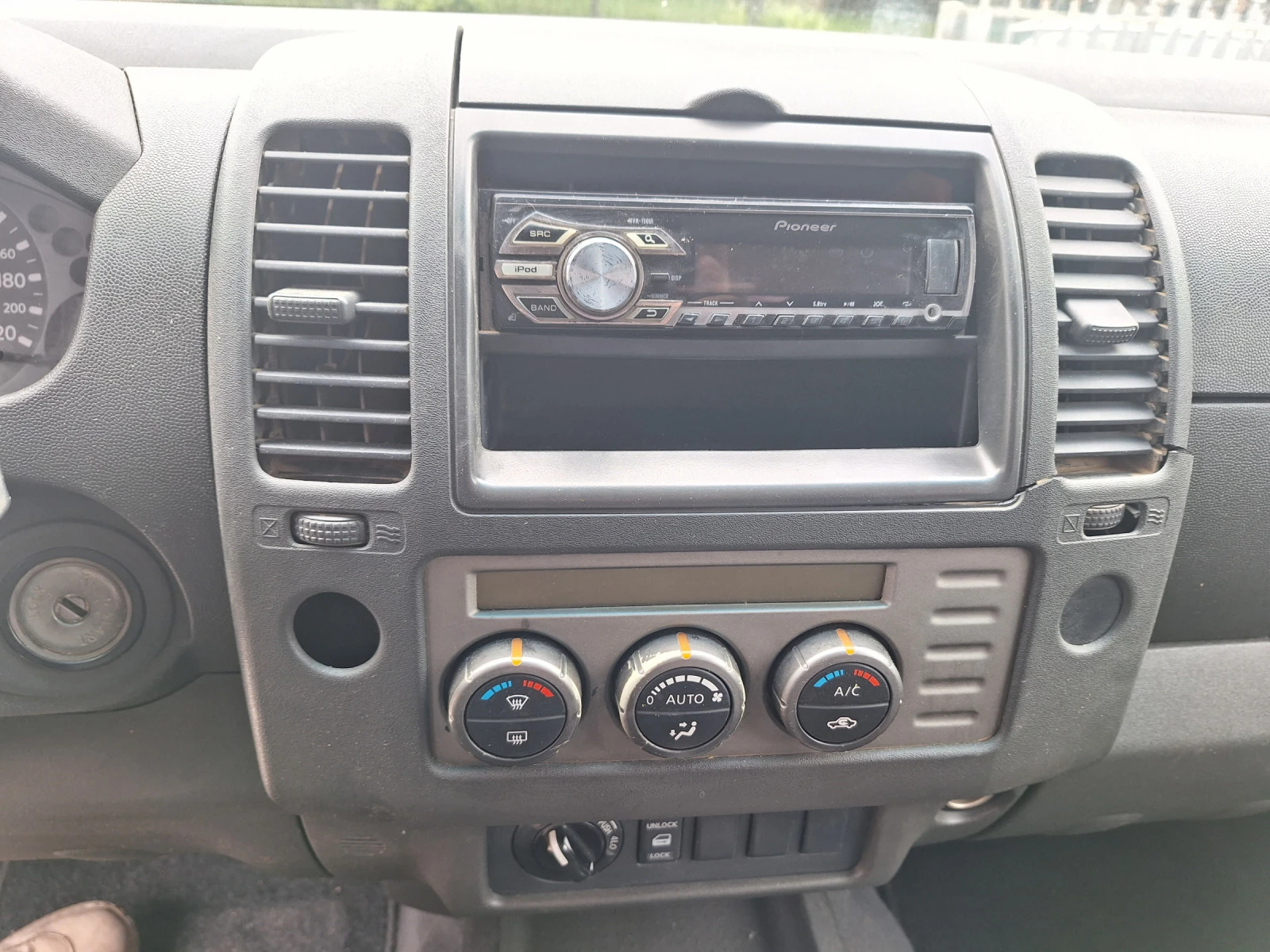 Nissan Navara 2.5Dci 175kc Автоматик | Mobile.bg — изображение 15